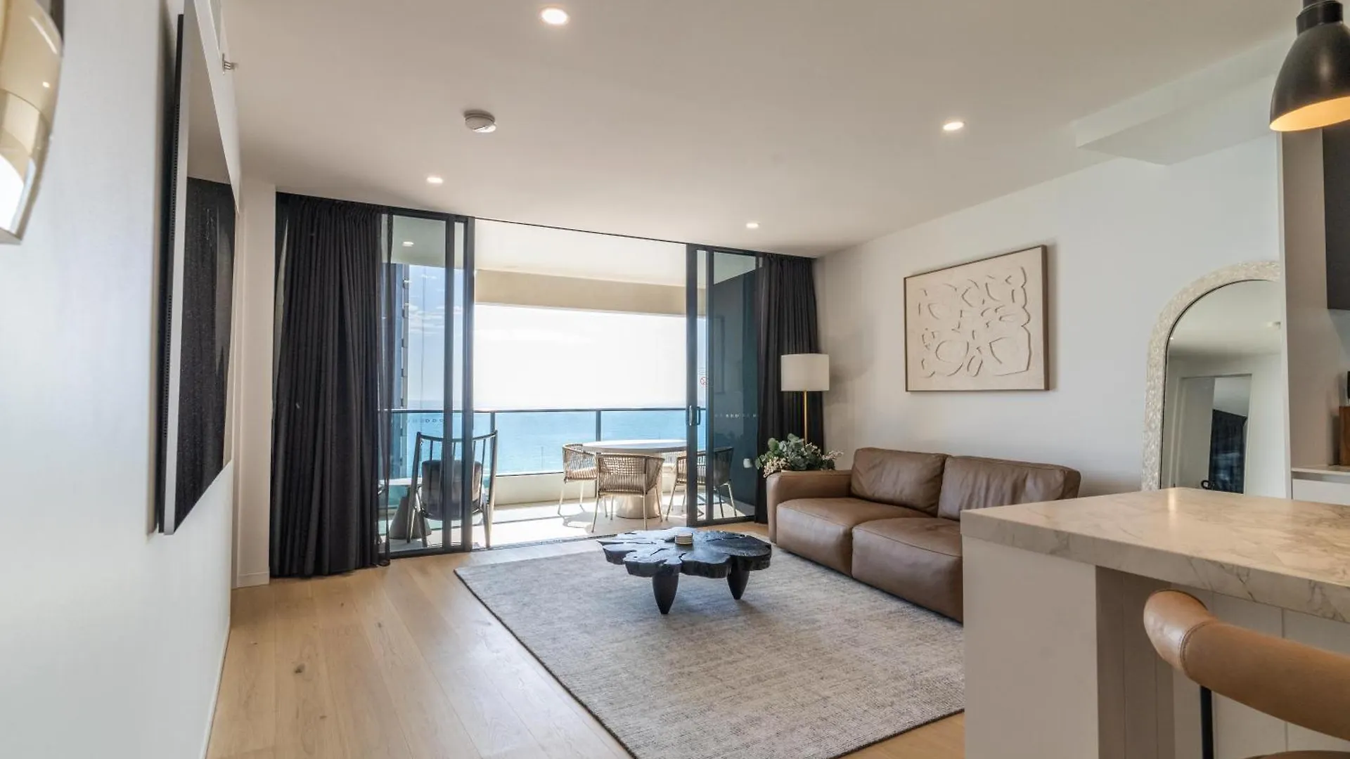Broadbeach Luxury Ocean View Apartment - Oracle Tower 1 - 1Bed 1Study 1Bath 1Car Australia