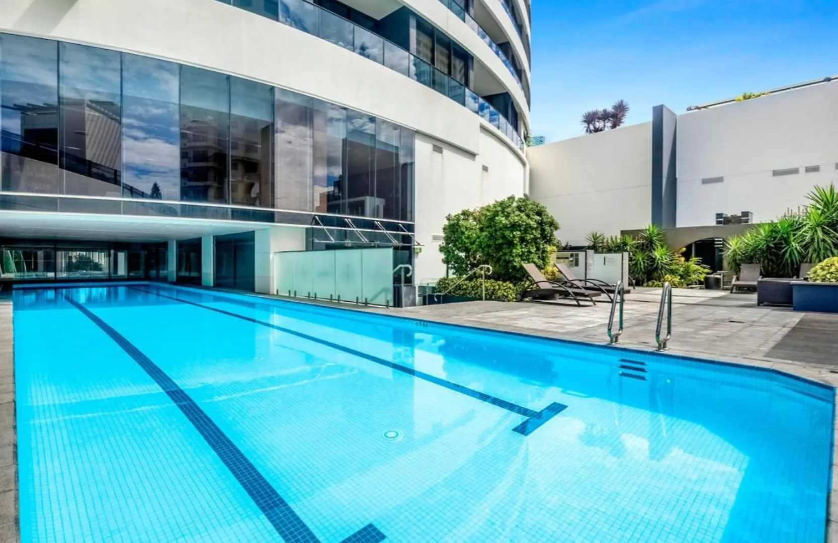 Broadbeach Luxury Ocean View Apartment - Oracle Tower 1 - 1Bed 1Study 1Bath 1Car